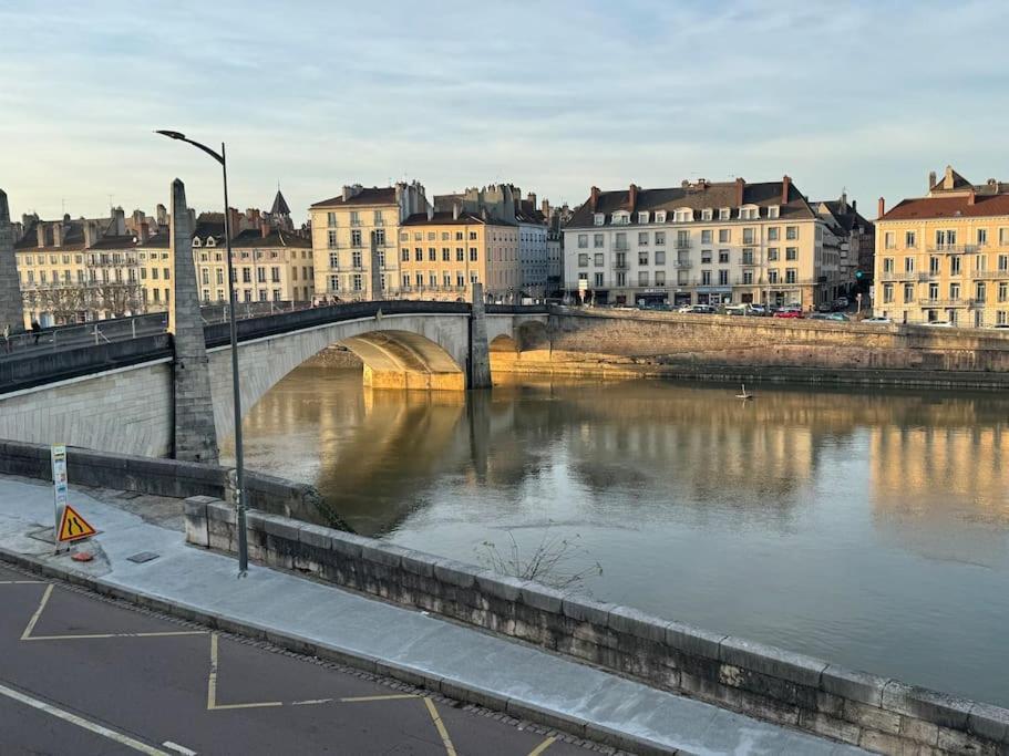Appartement Avec Magnifique Vue Sur La Saone Et Son Balcon Chalon-sur-Saône Kültér fotó